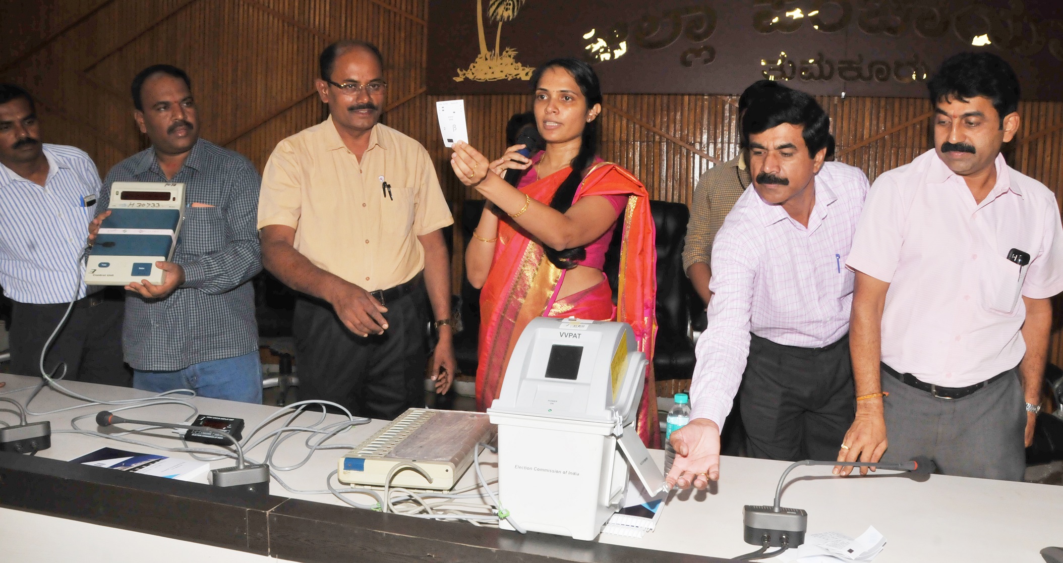 ತುಮಕೂರು: ಮತಯಂತ್ರದ ಬಗ್ಗೆ ಅಪಪ್ರಚಾರಕ್ಕೆ ಜನರು ಕಿವಿಗೊಡದಂತೆ ಜಿ.ಪಂ.ಸಿಇಓ ಮನವಿ